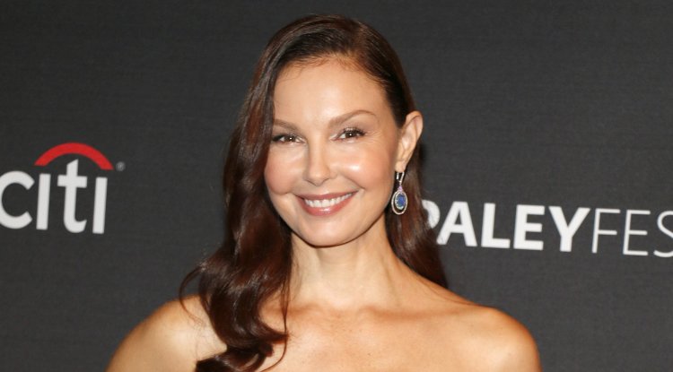 Ashley Judd destroyed her face with Botox!