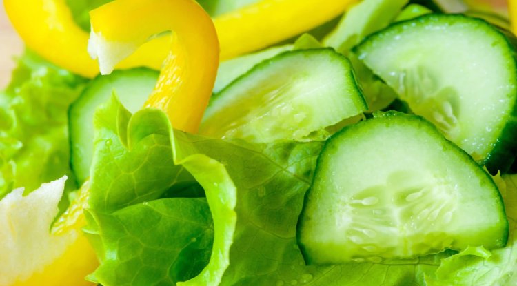 A refreshing salad with cucumber