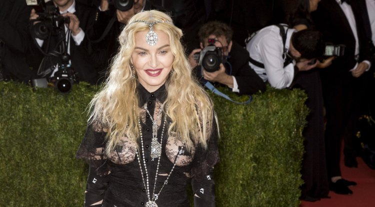 How does Madonna look without photoshop?