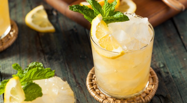 An amazing summer cocktail with lemon