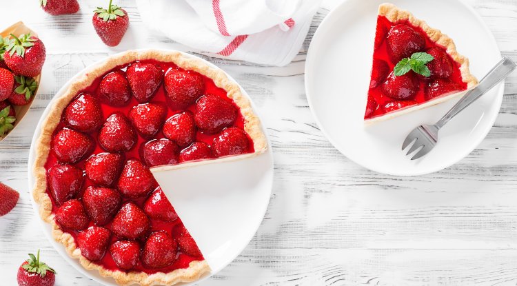 Tasty: Homemade Strawberry Cake