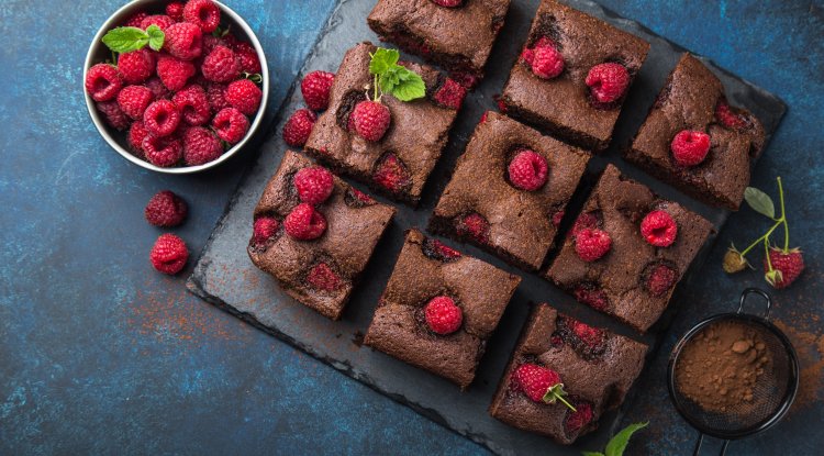 Delicious: Cherries and raspberries cake