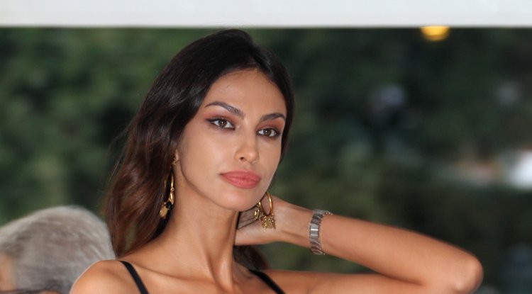 Madalina Ghenea posed without makeup