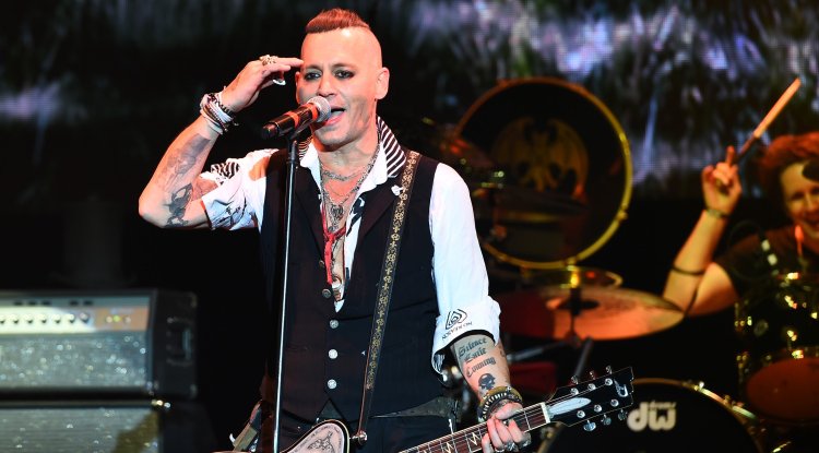 Johnny goes on tour with his band!