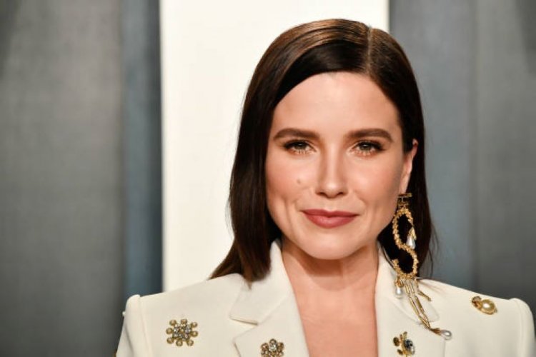 Sophia Bush is back in a new show!