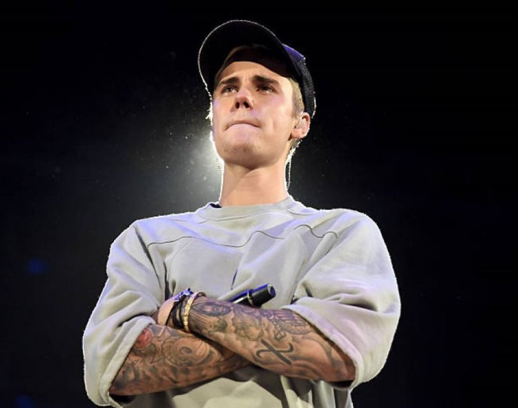 Justin Bieber enjoyed a night out with his friends!