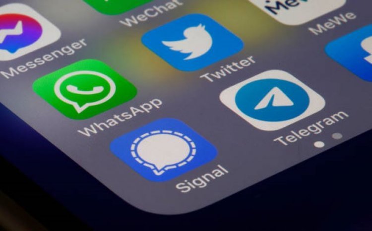 WAR ON SOCIAL MEDIA: WhatsApp ended up in the trash!