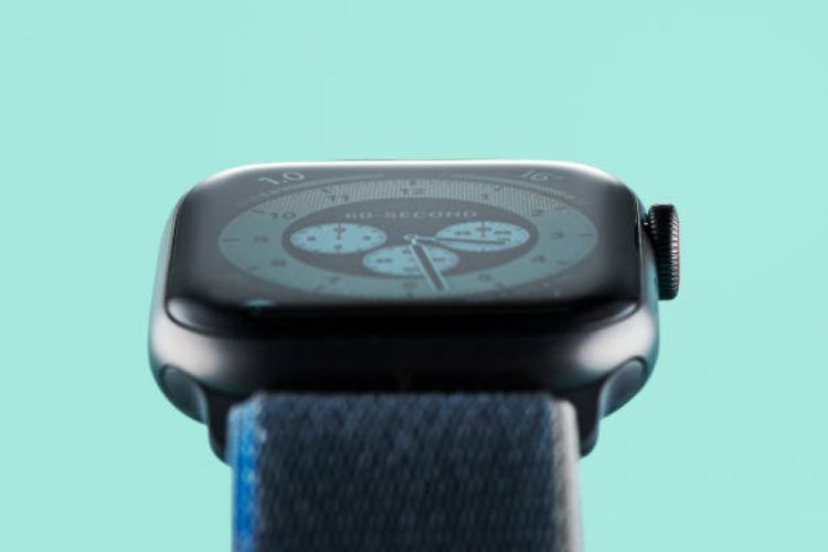 PEOPLE ARE BUYING WEARABLE DEVICES MORE THAN EVER: Apple leads again
