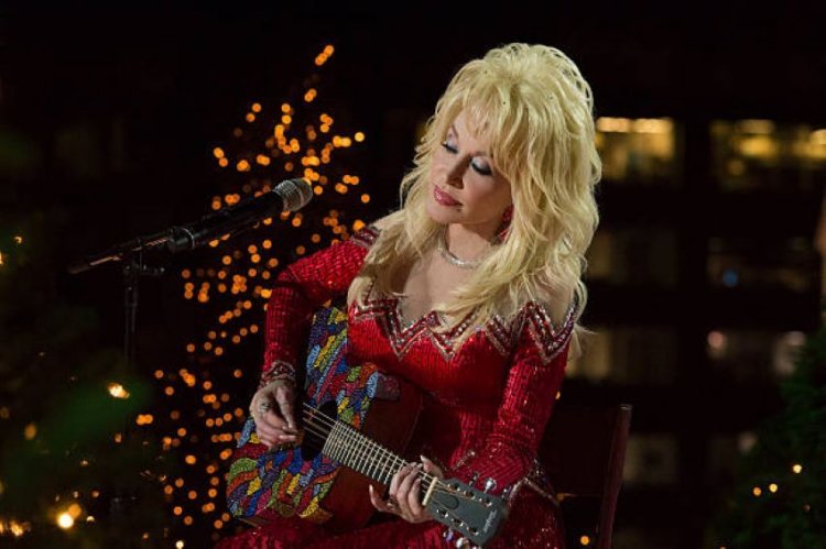 Dolly Parton sleeps with a full face of make-up every night for a bizarre reason!