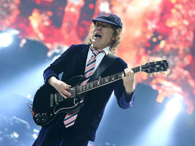 AC / DC trapped in crystal ball: "Witch's Spell" catches up to them in a new video!