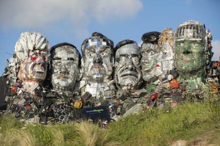 WORLD LEADERS MADE OF ELECTRONIC WASTE: Located near a hotel where politicians will stay