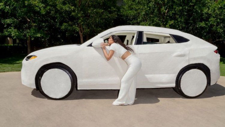 Plush "Lamborghini" to match her pajamas: Kim covered the car with the plush material!