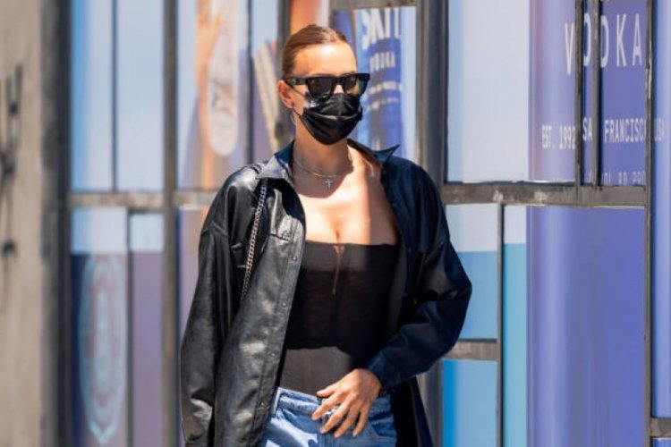 Irina spiced up the walk with a corset, no one blames Kanye for being crazy about her!