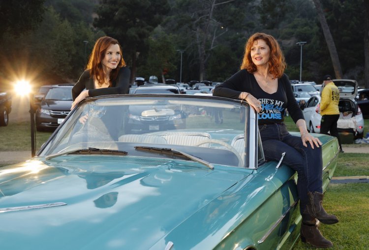 30 years of "Thelma and Louise": Geena Davis and Susan Sarandon recreate a provocative scene from the car!