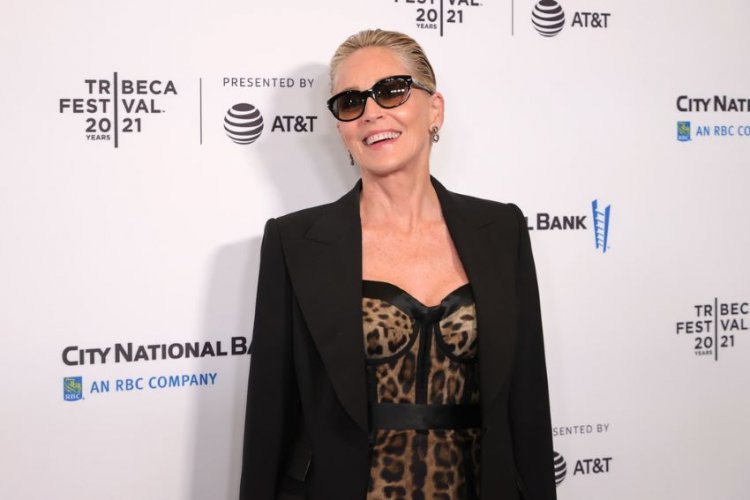 What Sharon Stone really looks like: She posted a photo in a swimsuit, without Photoshop
