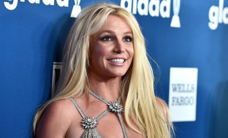 She felt a breath of freedom in Hawaii: Britney and Sam frolic in the pool for hours!