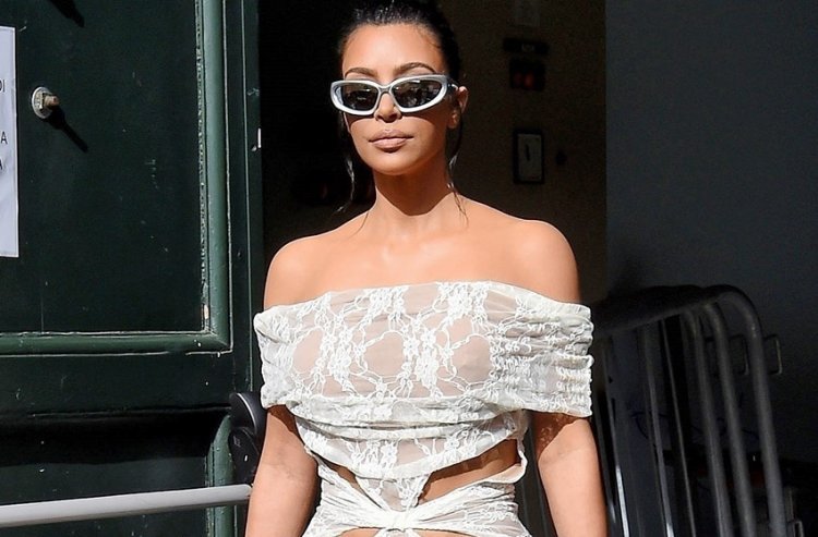 Kim Kardashian visited Vatican in a dress that is not exactly in line with the strict 'dress code'!