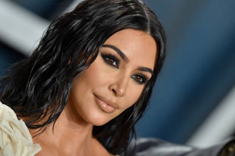 Kim posed with bleached eyebrows - many girls won't follow this new trend!