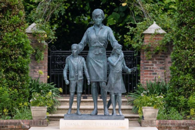 WHAT EXACTLY IS DIANA'S NEW STATUE: Children the princess hugs are not her grandchildren!