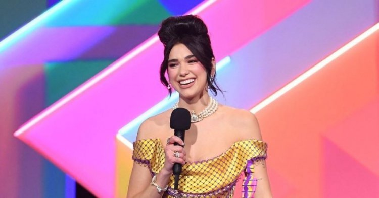 Dua Lipa shared her picture on Instagram and is now being suied for $ 150,000!