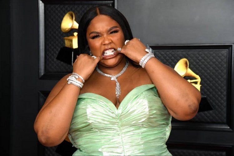 The singer Lizzo loves her extra pounds and cellulite!