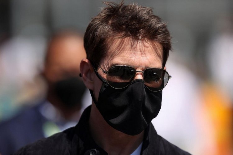 Tom Cruise threatened: Either you all get vaccinated or I'm leaving!