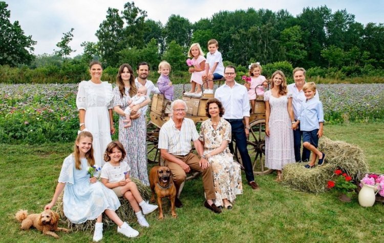 A scene from a summer postcard - the Swedish royal family has harmonized in fashion, and they do not hide their happiness