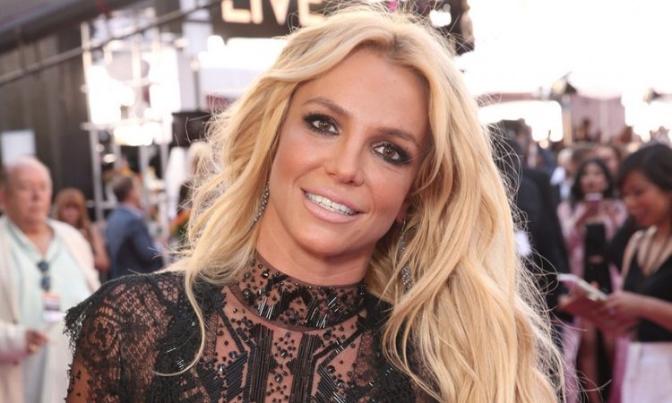 A bit sad video of a topless Britney Spears worried her followers
