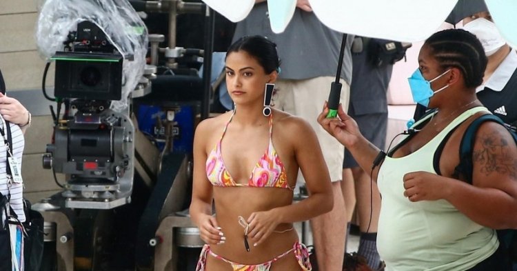 The beautiful Camila Mendes on the set of the new Netflix movie delighted with a sensational body