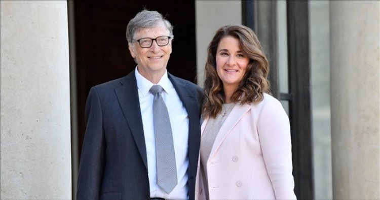 Bill and Melinda Gates officially divorced!