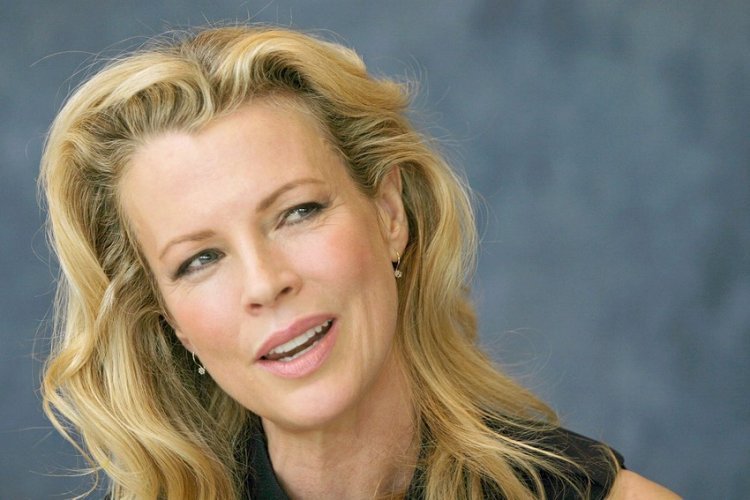 The role of Bond's girlfriend opened all the doors for Kim Basinger and brought her the status of a sex symbol