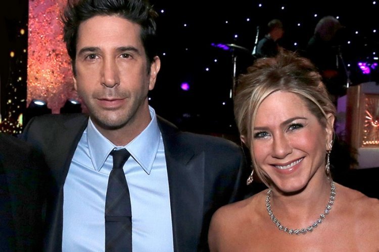 Rumors that they are together have driven their fans crazy, but now David Schwimmer decided to speak out!