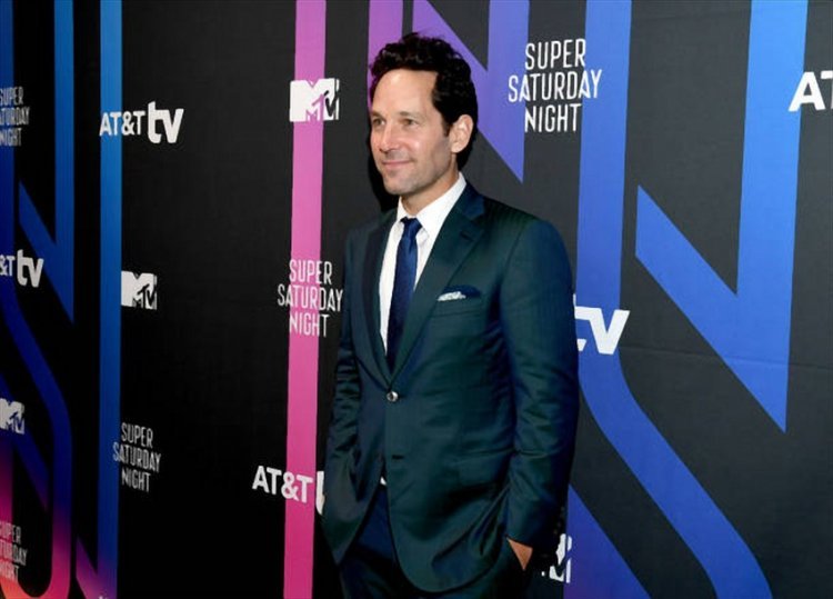 Paul Rudd was seen in London and many say that he doesn't age!