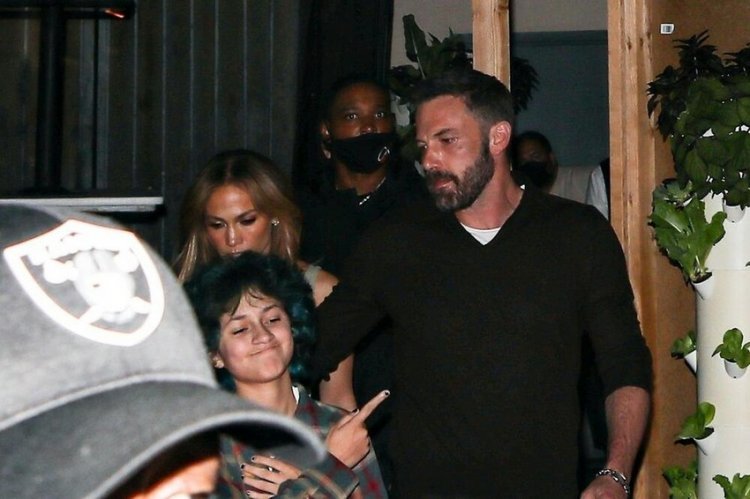 Jennifer Lopez goes out with Ben Affleck and her daughter!