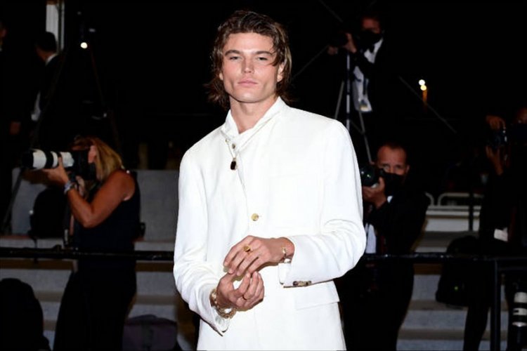 Jordan Barrett, whom they associated with famous beauties, married a colleague model
