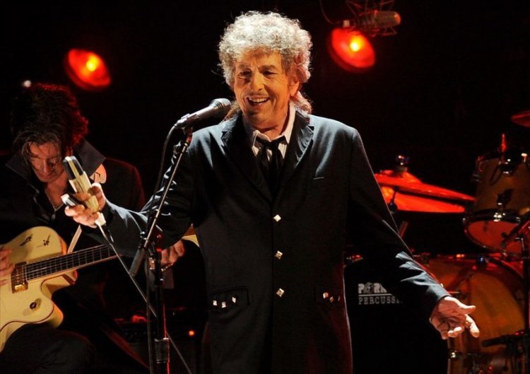 Bob Dylan is accused of abusing a 12-year-old girl in 1965!