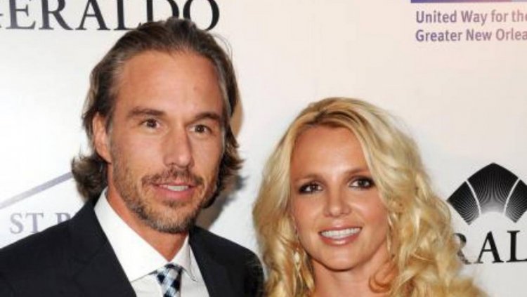 Fans suspect Britney secretly married her ex-boyfriend