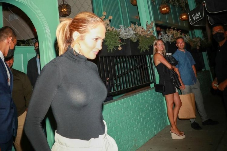 This time, Jennifer Lopez will overshadow everyone with a simple styling!