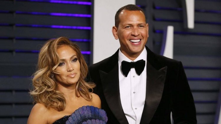 Four months after the breakup, Alex continues to praise Jennifer Lopez, and she unfollowed him on Instagram