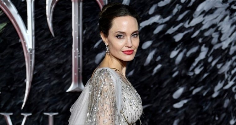 Angelina Jolie created an Instagram profile and posted a letter from an Afghan girl!