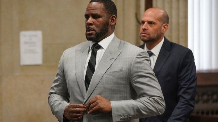 New trial details: R. Kelly bribed a government official to marry an underage singer