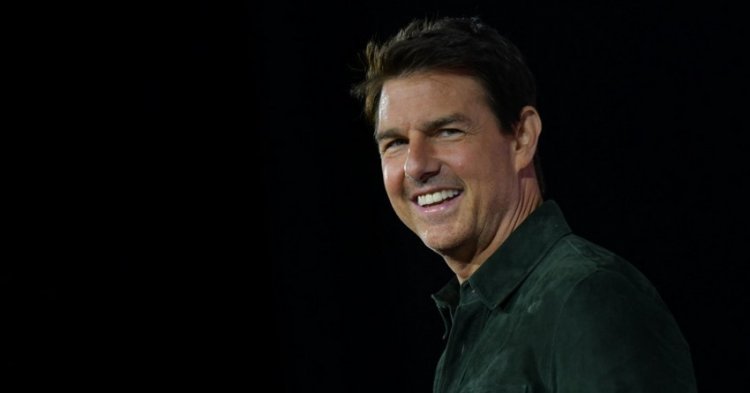 Tom Cruise landed a helicopter in the garden of the British family, to redeem himself, he flew the little ones