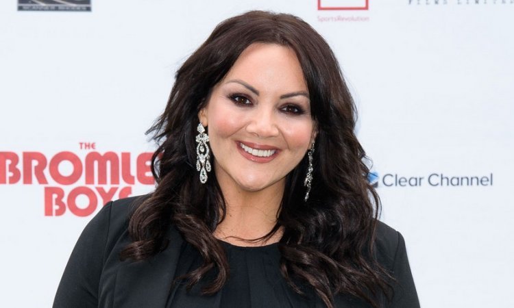 We remember Martine McCutcheon as a sweetheart from the cult romantic comedy in which she drove the British Prime Minister crazy, and today she seduces with topless photos!
