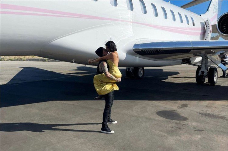 Kourtney's boyfriend had PTSD due to a plane crash, but is now flying again