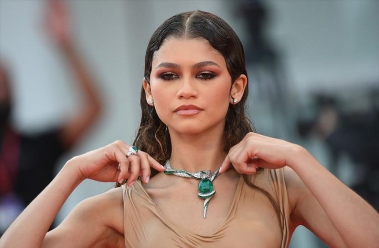 Zendaya wore one of the most valuable pieces of Bvlgari jewelry in history: The necklace was made in 1,800 hours!