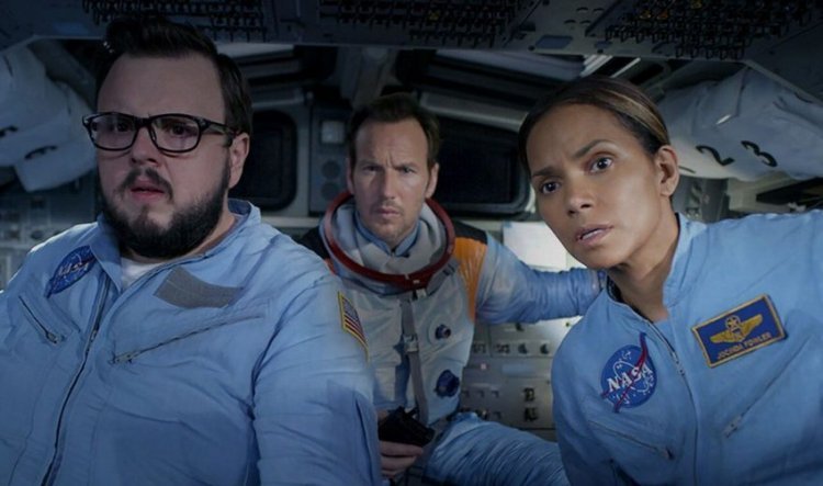 Halle Berry seeks to save the world in the SF film Moonfall