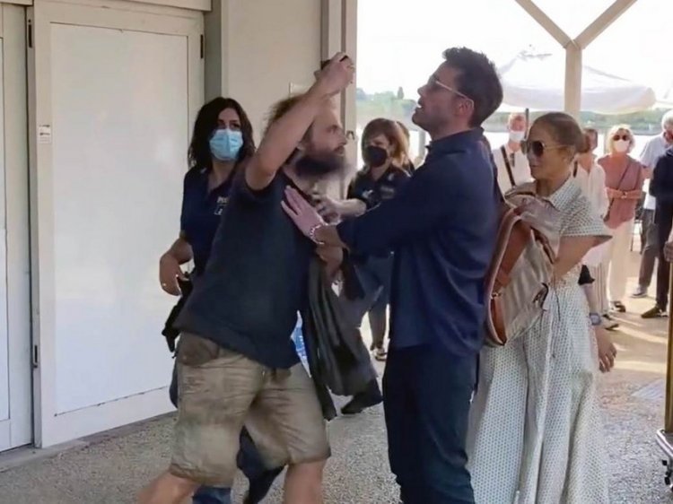 IF IT WEREN'T FOR BEN WHO KNOWS HOW IT WOULD END: A mad fan ATTACKED J.LO