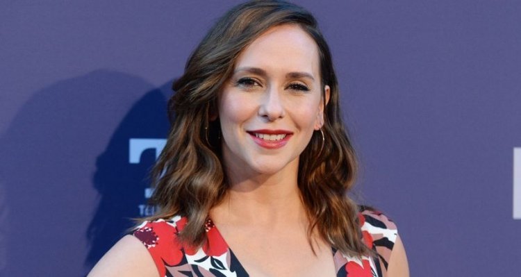 Jennifer Love Hewitt became a mother for the third time, she posted a photo from the maternity hospital on Instagram: "This is how my kids sent me to the hospital ..."