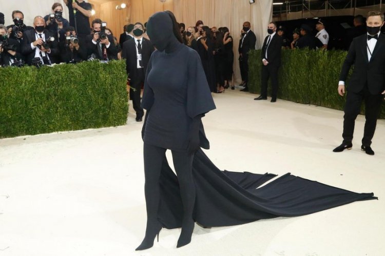 Kim Kardashian's faceless outfit ignited social media: She became a hilarious meme