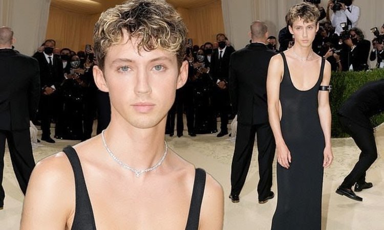 It is clear why no one can stop talking about Troye Sivan's  return to New York, he appeared in a dress!